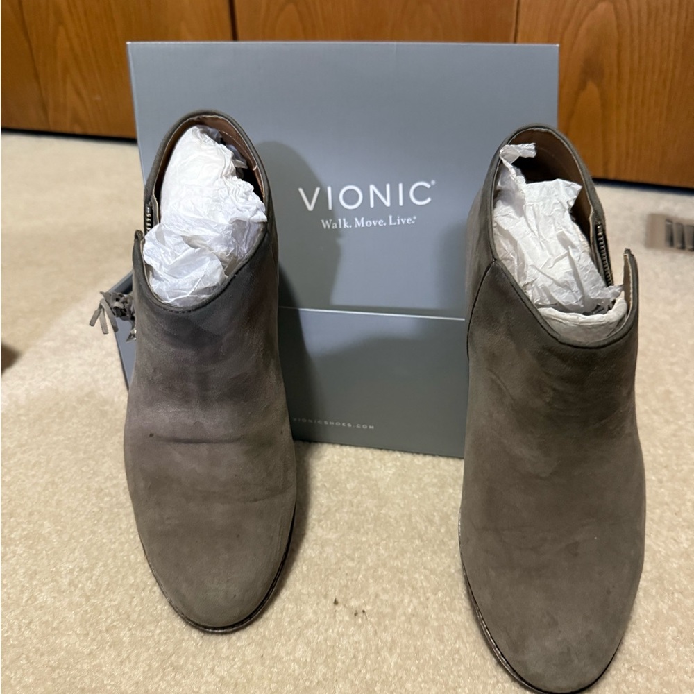 Vionic womens Gray Suede Shoes